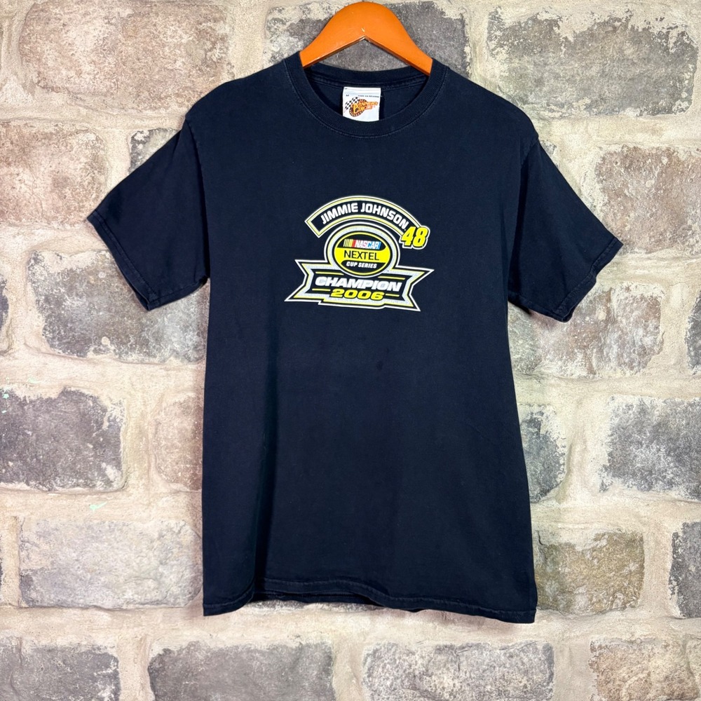 Winners Circle Jimmie Johnson NASCAR 2006 Champion T-Shirt Men's Medium Black 48
